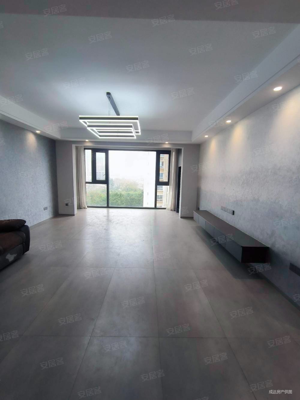 海馨嘉园3室2厅2卫134㎡南北105万