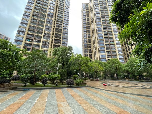 深圳龙华深圳北站金亨利瑜璟苑红山地铁口,使用率在130平米居家四房