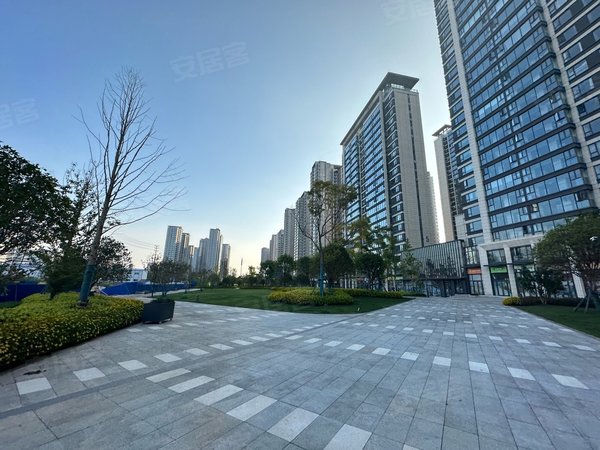 昆明官渡巫家坝保利天际花园巫家坝头牌豪华装修大三房 拎包入住 全新