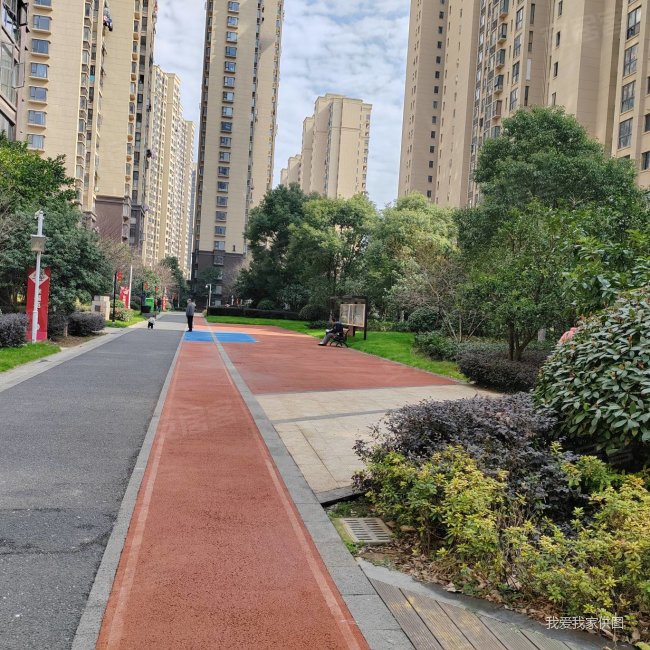 东湖城芯次新品质小区力高澜湖精装三房配套成熟交通便利
