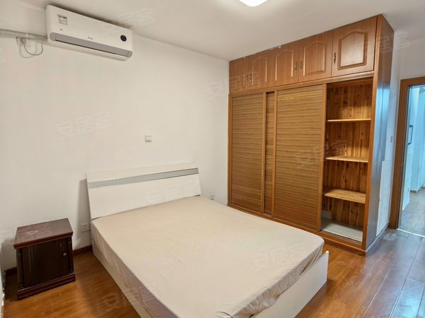 上海浦东川沙心圆西苑川沙地铁口精装电梯一房,好停车,月付,包维修和