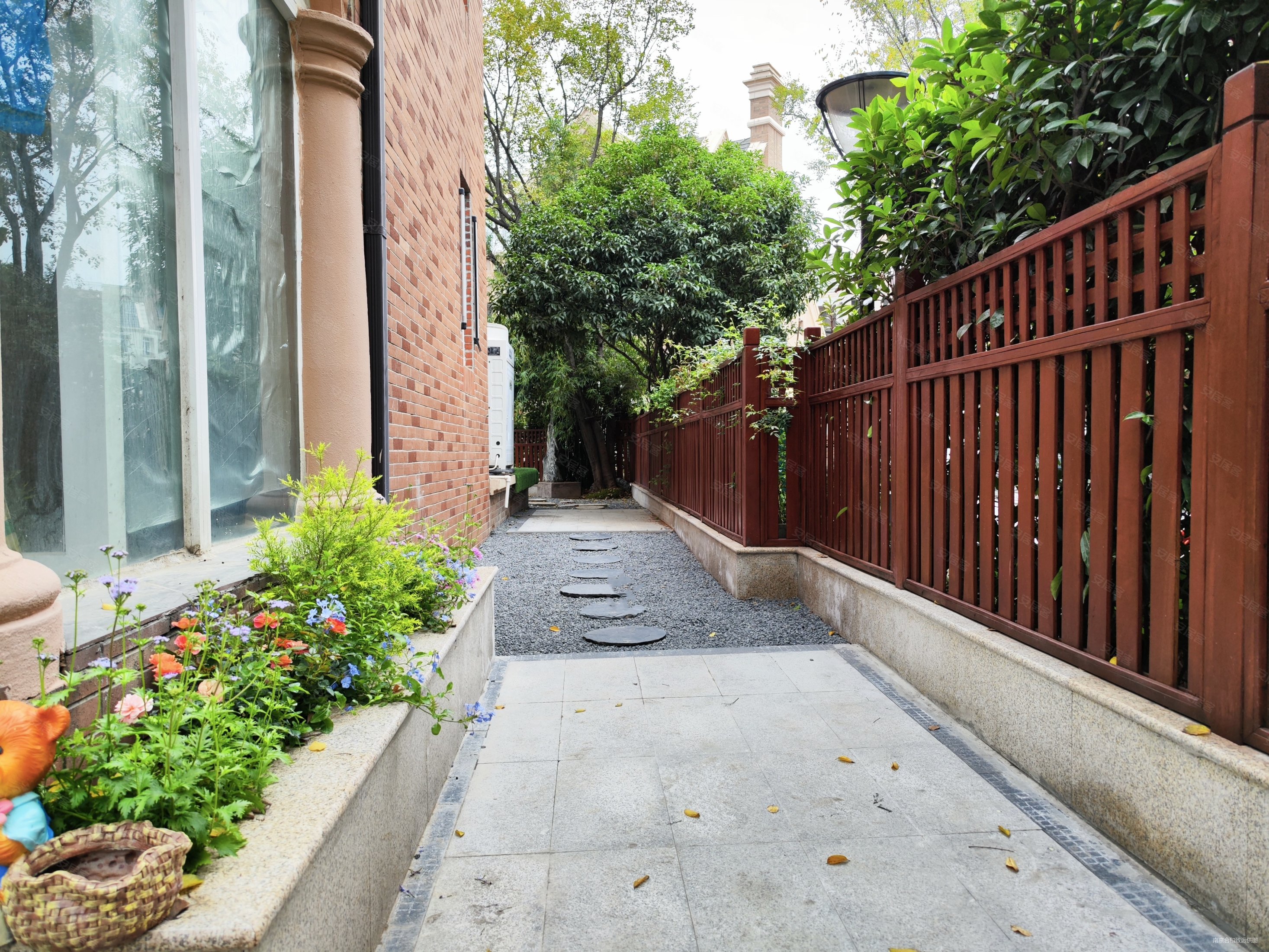 保利紫晶山(别墅)5室2厅3卫395㎡南1800万