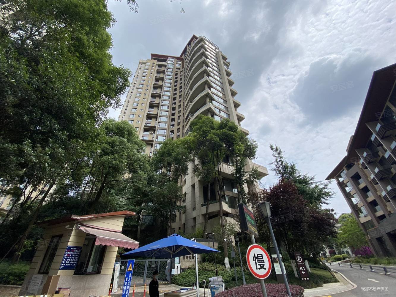 麓山国际茵特拉肯大平层中央空调加地暖带2个车位