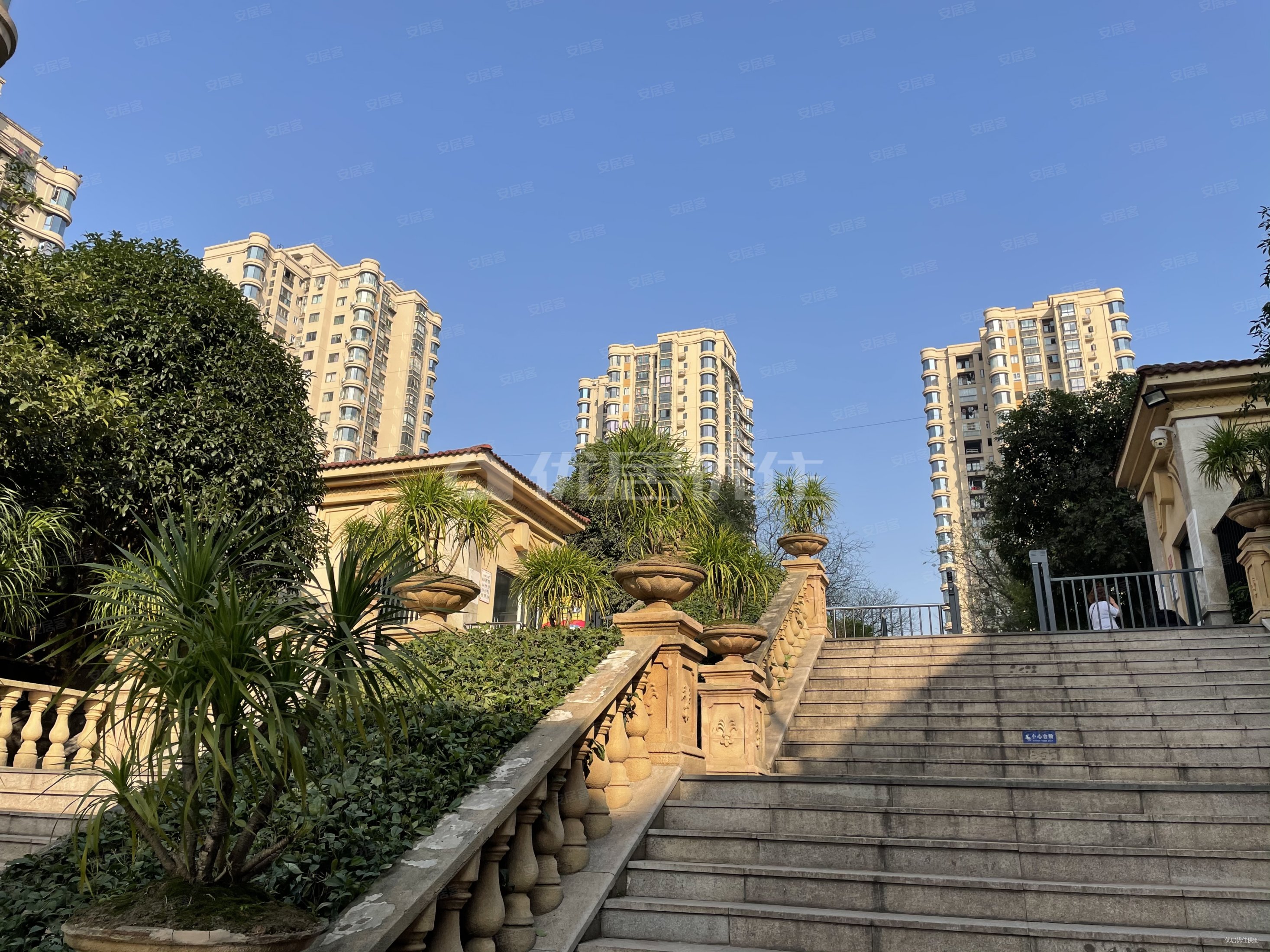 银翔城精装小户型,小区环境好,总价低