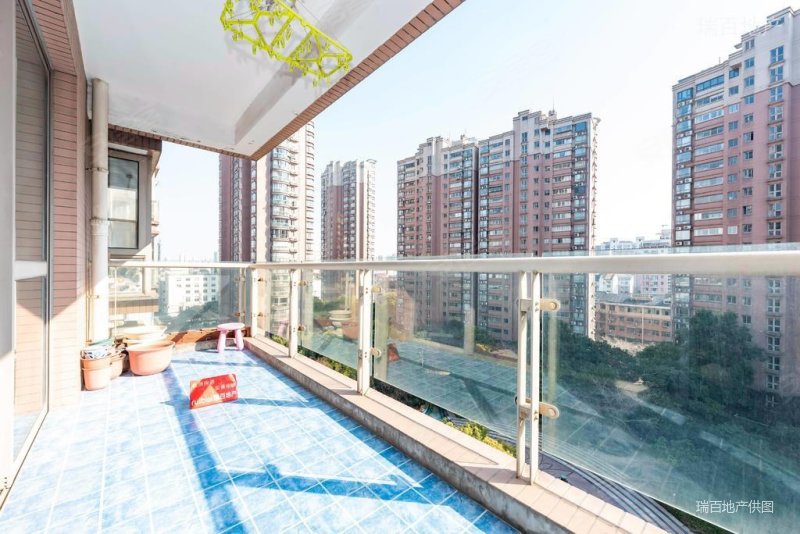 新凤城公寓住宅楼龄新电梯房临地铁满五