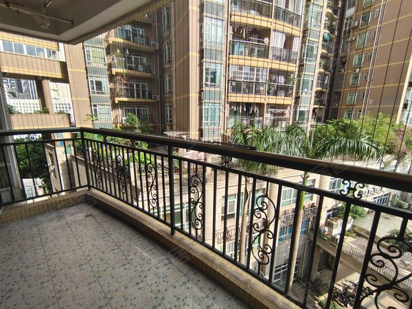 广州白云梅花园怡新花园梅花园地铁口 怡新花园 精装大四房 小区环境