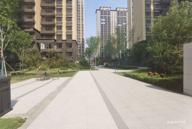 凌波苑3室2厅1卫114㎡南北86万