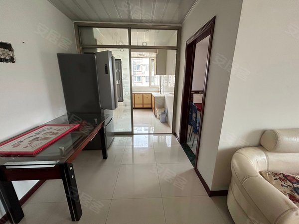 沈阳苏家屯临湖河畔花城河畔三期南门门口两室1200每月3楼有钥匙随时