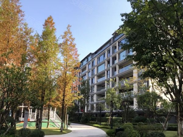 重庆渝北照母山香港置地壹号半岛(别墅)香港置地壹号半岛 清水洋房