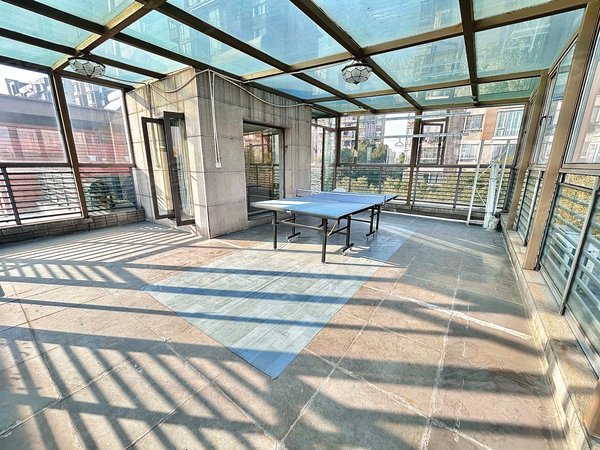 芦恒路地铁口东边套别墅超大花园带中央空调地暖双车位