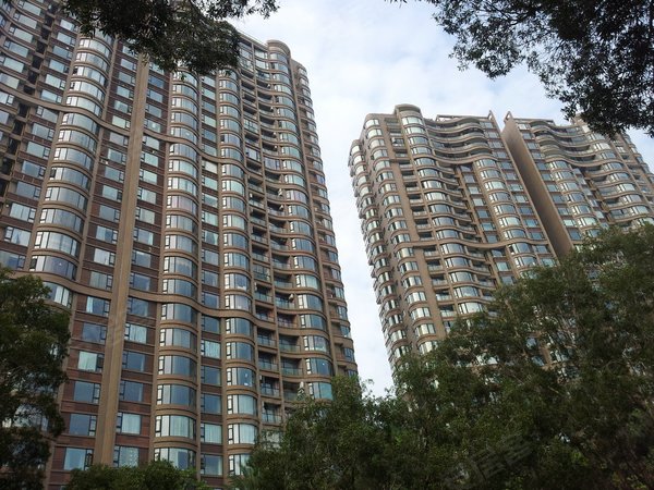 珠海香洲吉大山海一品居山海一品居 全新精装修 二房二卫,带衣帽间 有