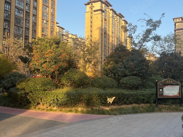 郑州荥阳荥阳城区清华大溪地9号院大溪地9号院3室2厅2卫125.