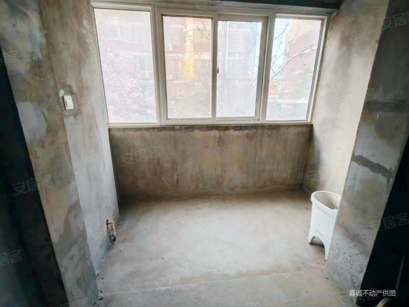 急售蓝爵世家三室两厅两卫好楼层看房方便