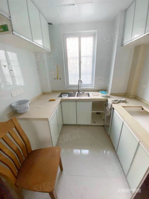 急卖东骏华府南北通透商品房电梯房大两居前排不吵