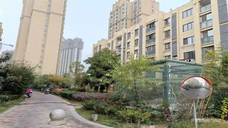 尚东国际4室2厅1卫136㎡南北66万