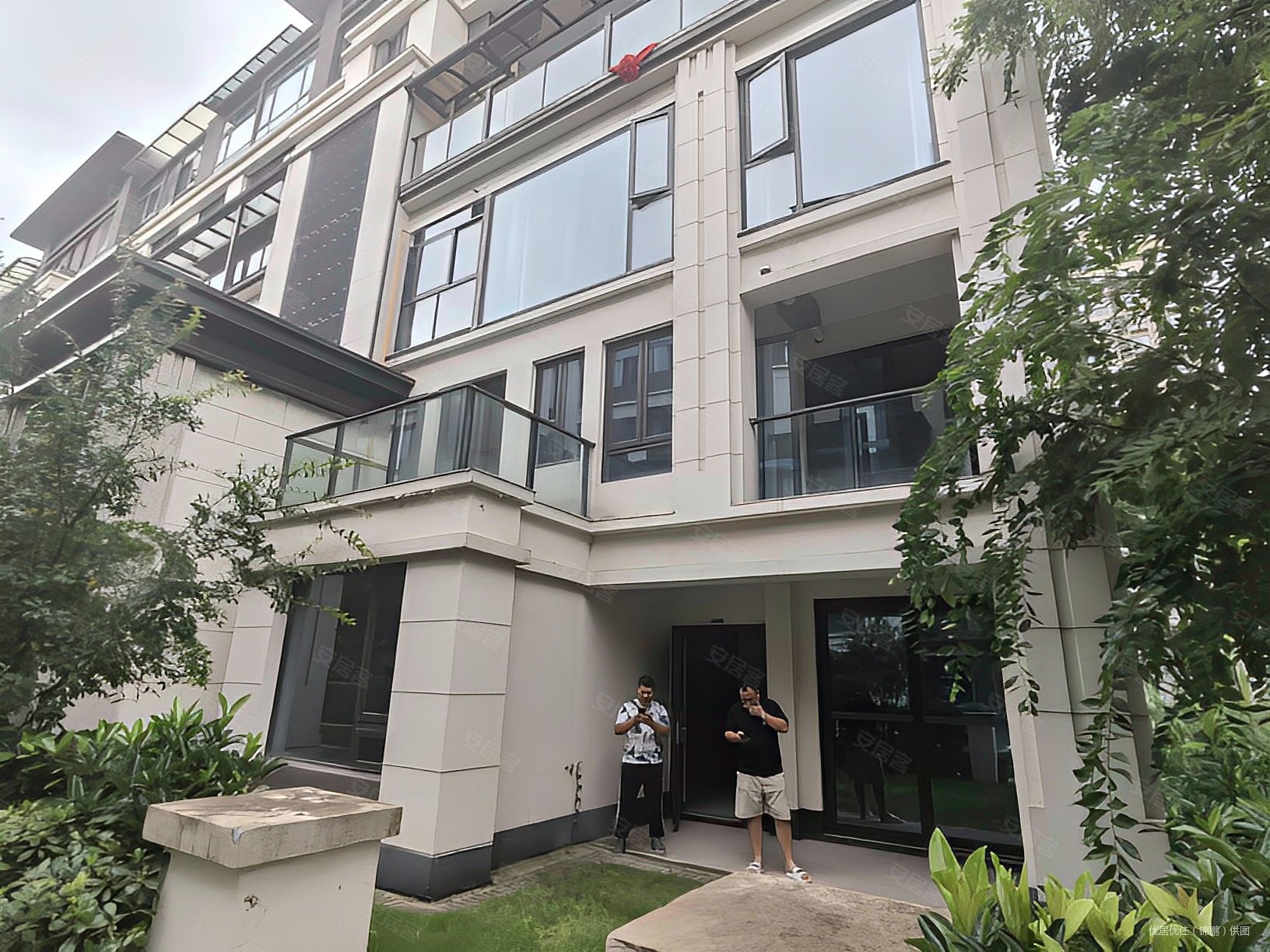 金科博翠云邸4室2厅2卫190㎡南北135万