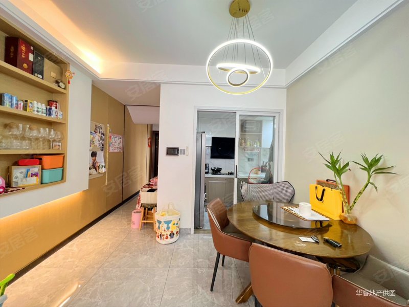 近珠海 次新小区逸骏星园精装高层三房两卫 园林景观