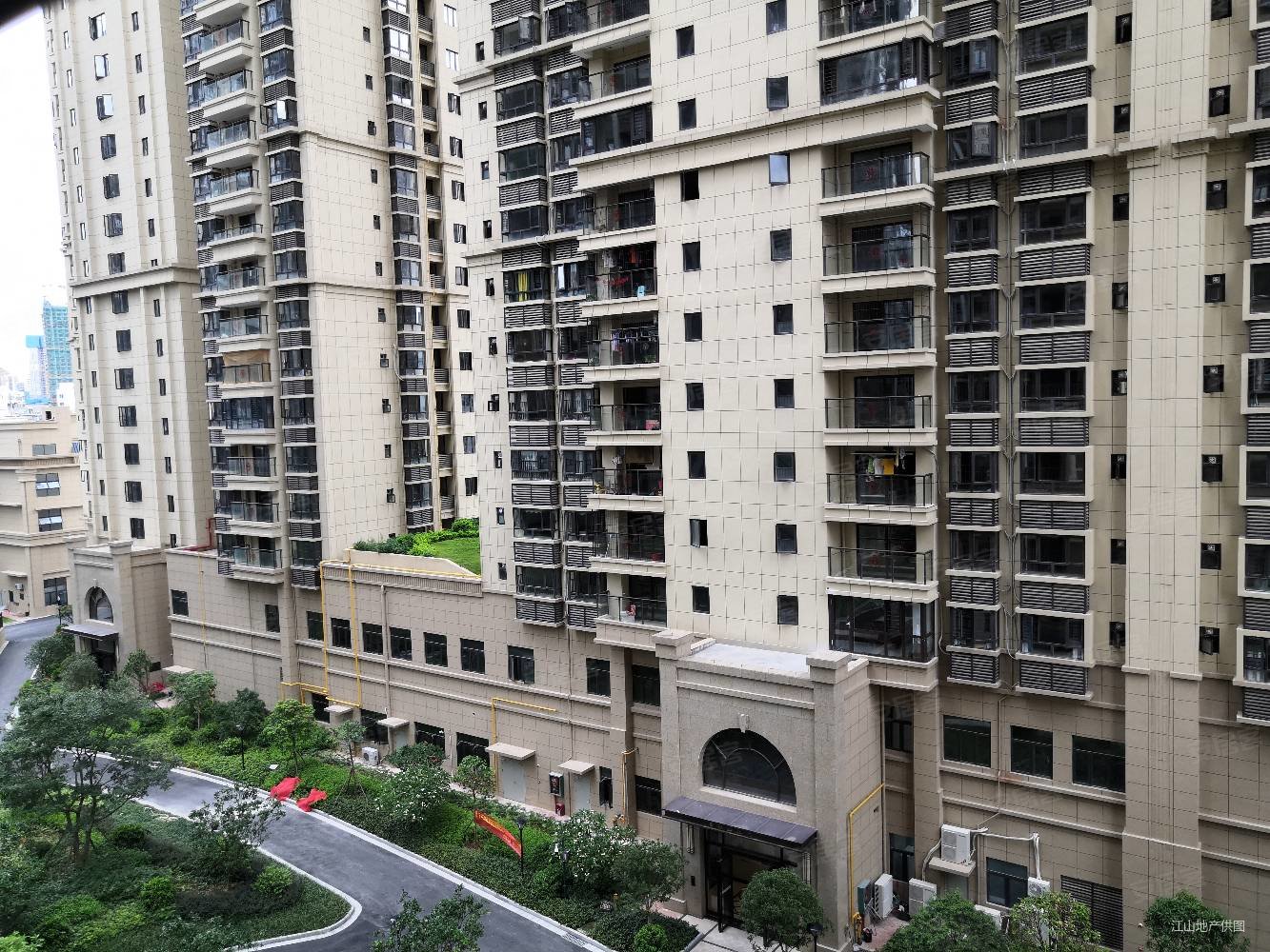 鑫邦华府3室2厅1卫75.63㎡南80万