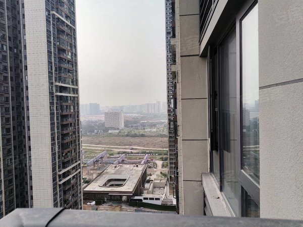广州番禺南站品秀星瀚整租四房品秀星瀚.诚心出租.随时看房.