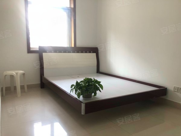 【多图】鹏城花园(罗湖),布心租房,房子保养的干干净净,可办租赁合同