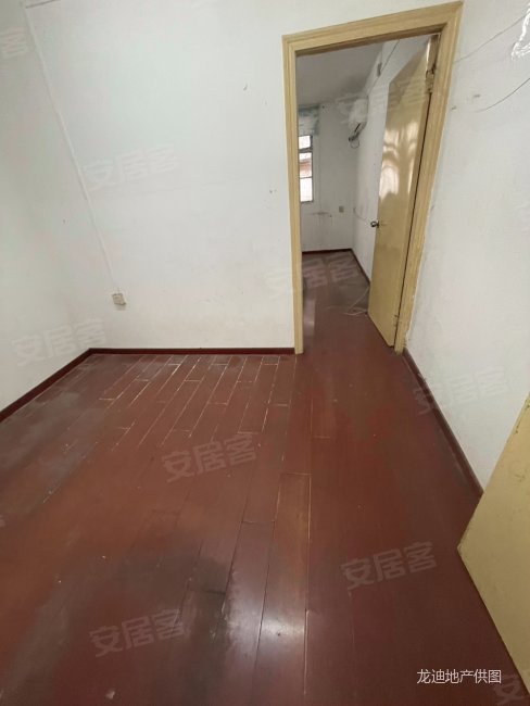 河滨小区中间楼层,中间位置,价格可大谈,看房有钥匙