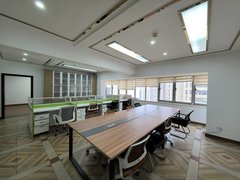 长沙天心书院路湘江边 保利国际广场 188平场地 24小时空调 带工作家具出租房源真实图片