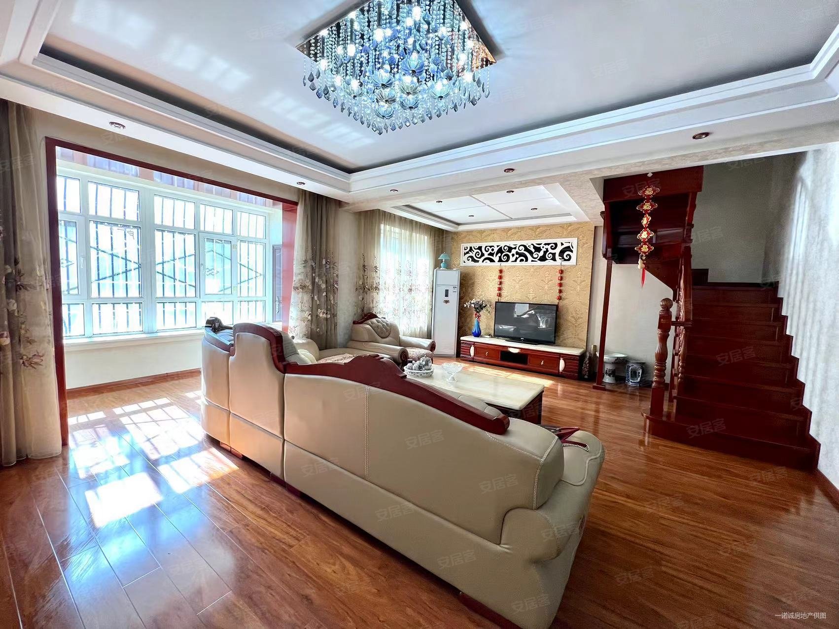 上海城浦东新区3室3厅2卫178㎡南北126.8万