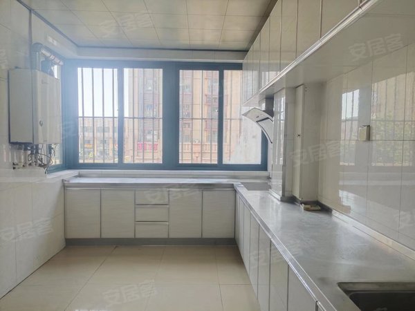 青岛城阳区政府锦城花园房源采光好,南北通透,业主诚意出出租房源真实