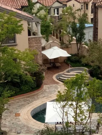 一座城一种生活态度 售楼部出售安宁市温泉山谷独栋别墅现房