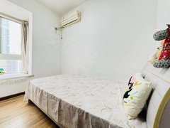 重庆南岸南坪西路上海城里面 出小区就是工贸轻轨站 0中介 短租 押一付一出租房源真实图片