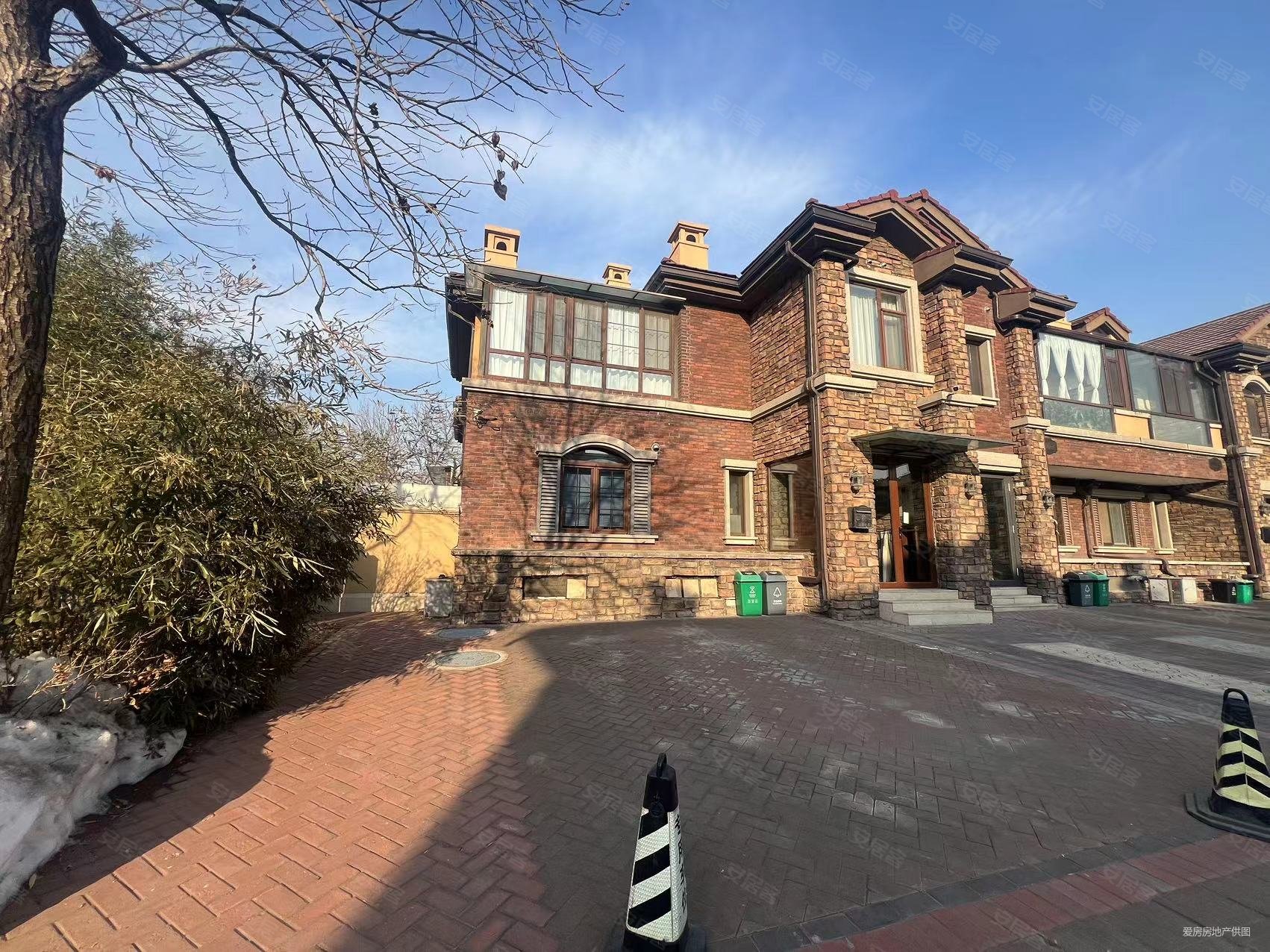 北辰红橡墅4室3厅5卫430.78㎡南北1299万