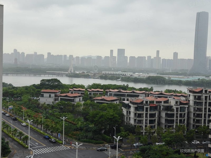 世茂璀璨天城  平层 看湖景 中间楼层 三房两卫欢迎看房