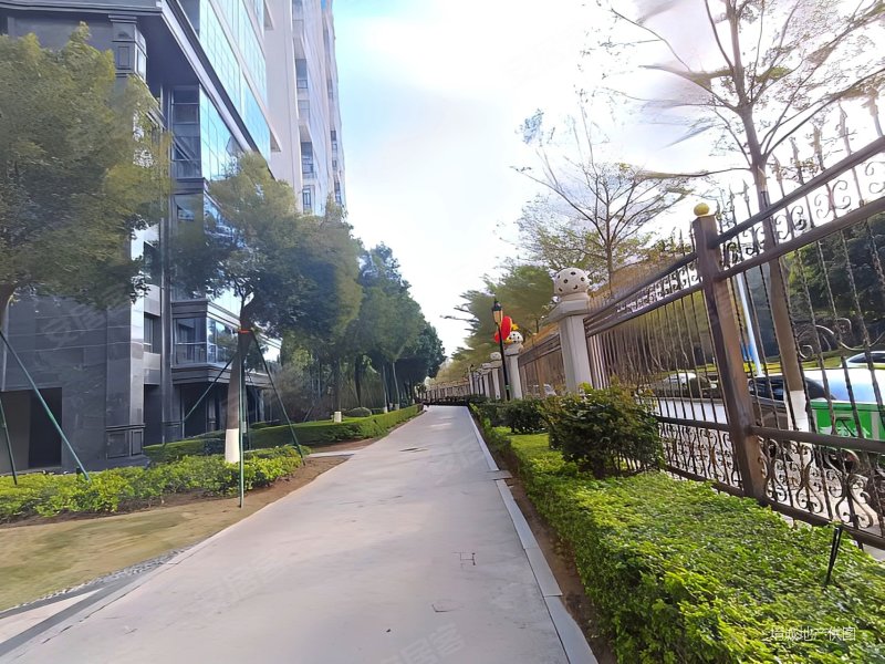 观音山 鑫塔水尚 地铁口  三房两厅 客厅带阳台仅售530万