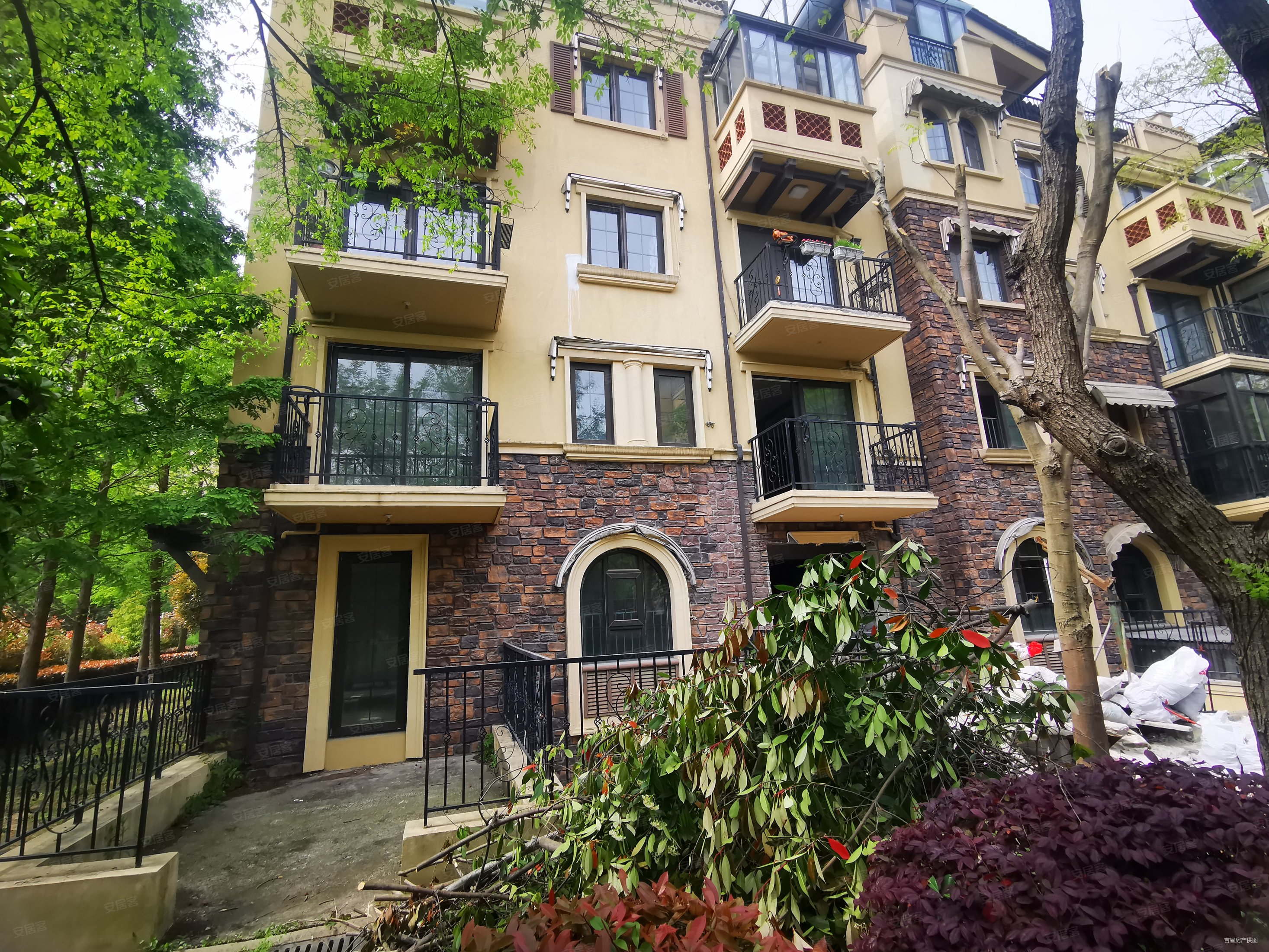 急宽阳台精装可看湖龙湖滟澜山89平2房190万