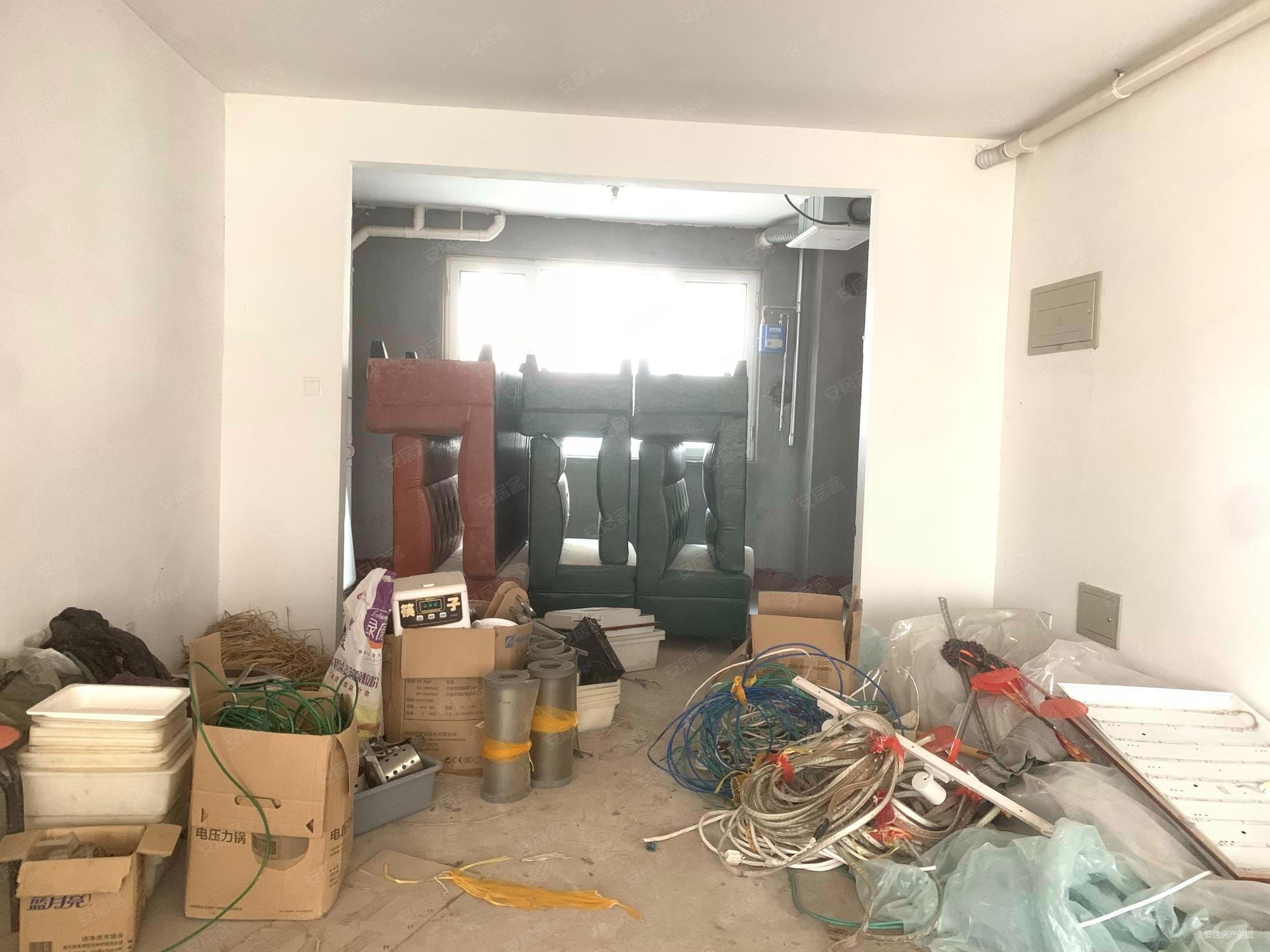 帝都上品3室2厅2卫137㎡南97万