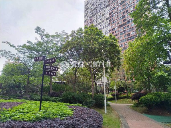 广州番禺桥南君华御府君华御府 精装3室2厅3卫   配套齐全 有钥匙方便