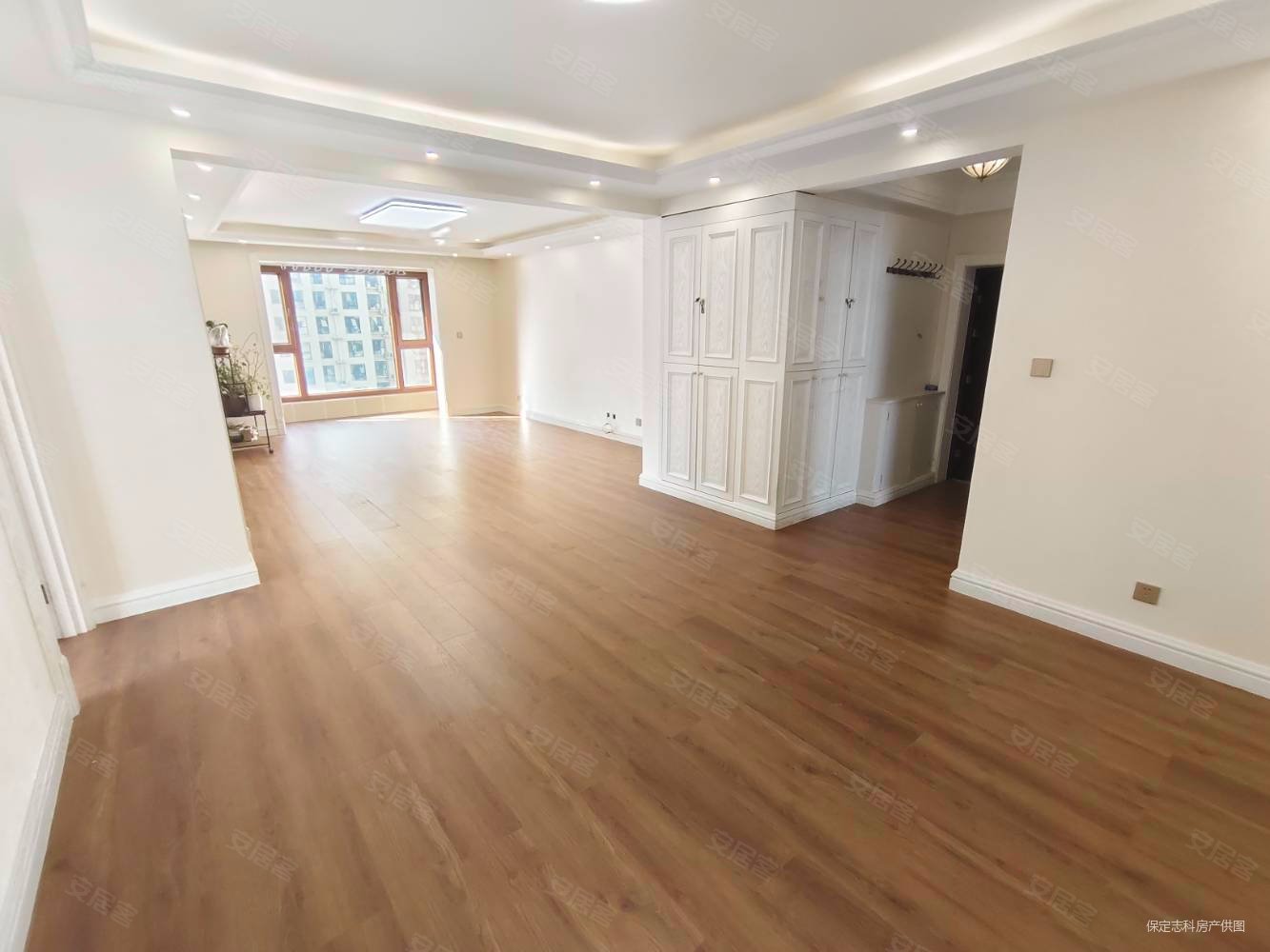 源盛嘉禾B区4室2厅2卫158.5㎡南北132万