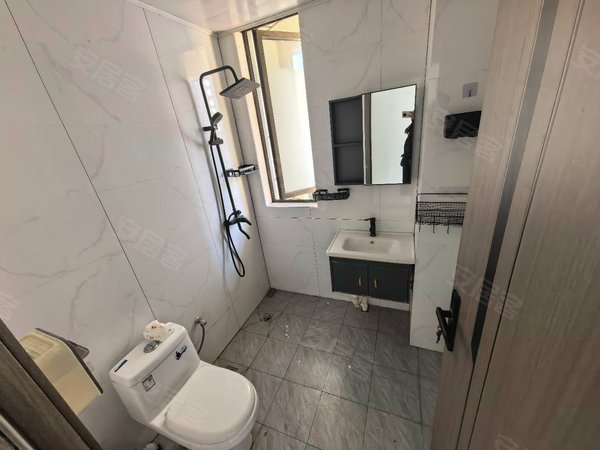 嘉兴南湖新丰镇和雅新家园林泾里林泾里2室1厅1卫，带阳台，近邬桥，开发区，押一付一，可短租出租房源真实图片