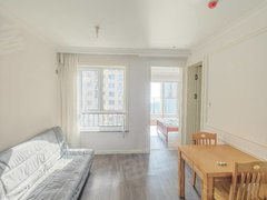 乳山银滩长江路淮河路壹号，一室一厅，年租八千！电梯看海，拎包入住，可配空调出租房源真实图片