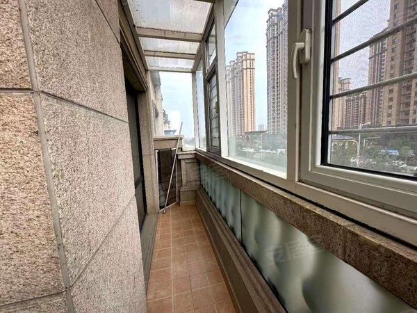 包头稀土高新区黄河大街三江尊园(别墅)租别墅找小郭 三江尊园别墅 精装修 带大院 看房方便提前联系出租房源真实图片