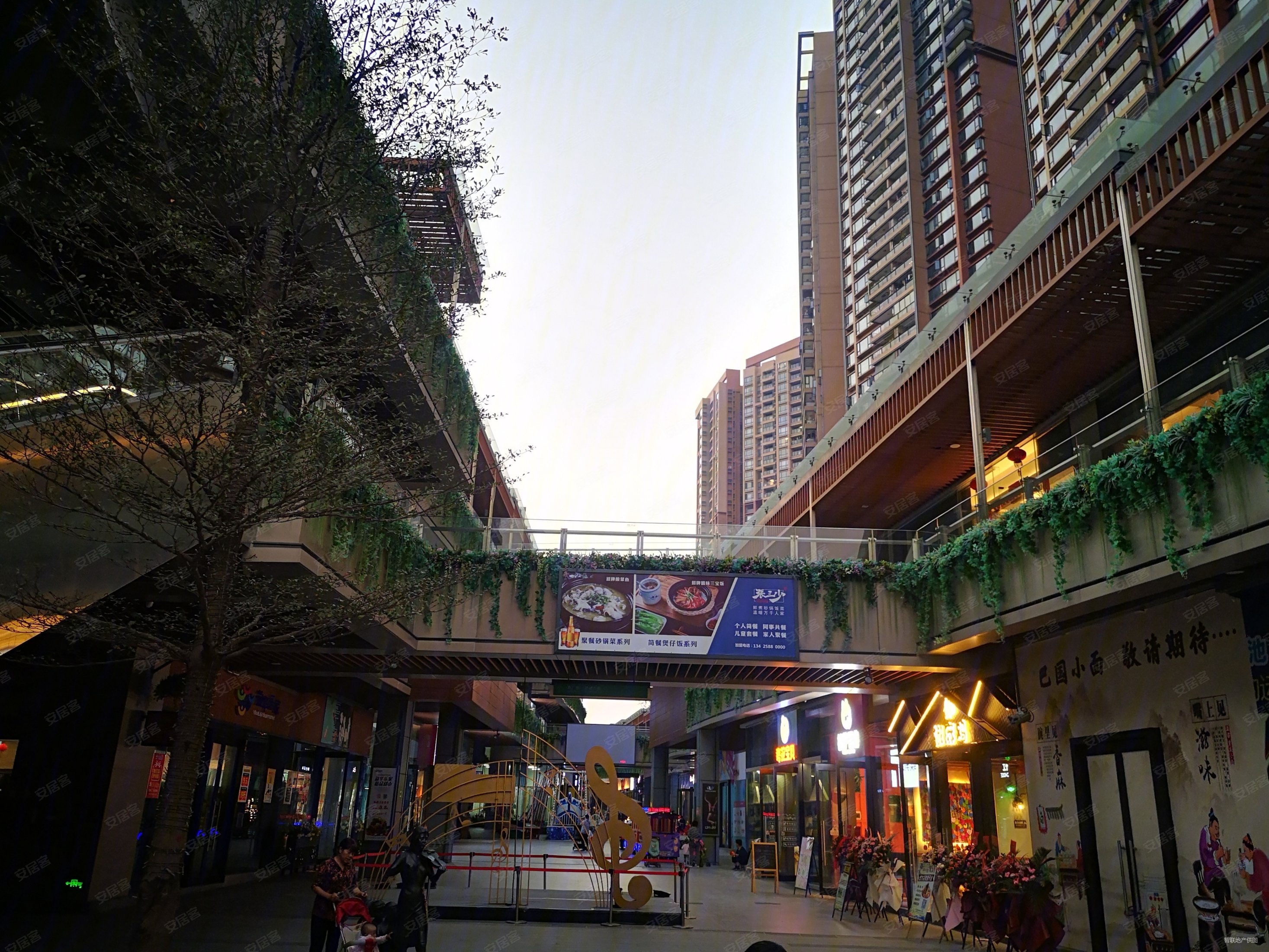 荔湾西塱双地铁广钢新城江景复式网红小区租客群体多租金高