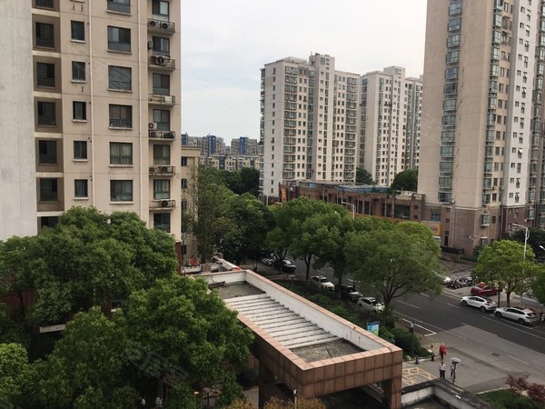 无锡滨湖河埒太康新村(西区)太康新村电梯房六楼2室2厅客厅带阳台精装