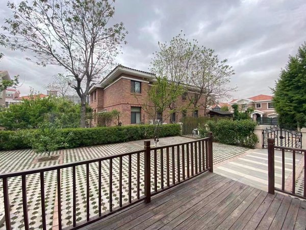 沈阳浑南二十一世纪广场亚泰国际花园(别墅)600平大花园  奥体中心