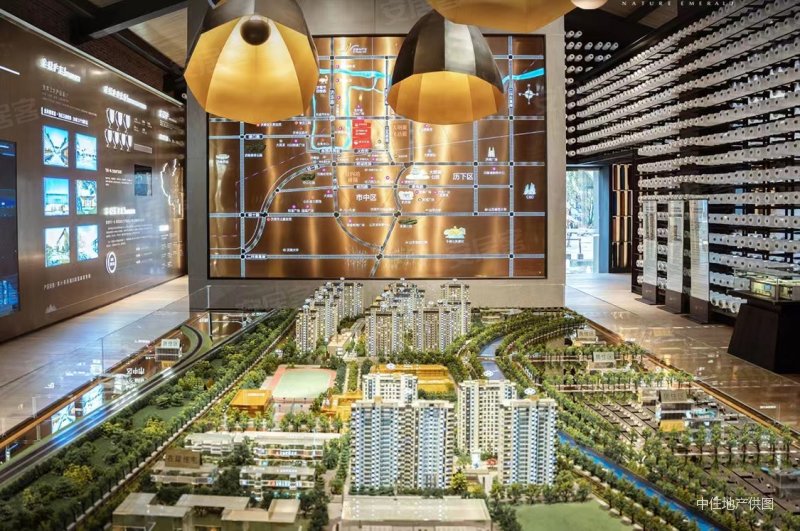 金科连城博翠明湖c4室2厅2卫170㎡南北320万