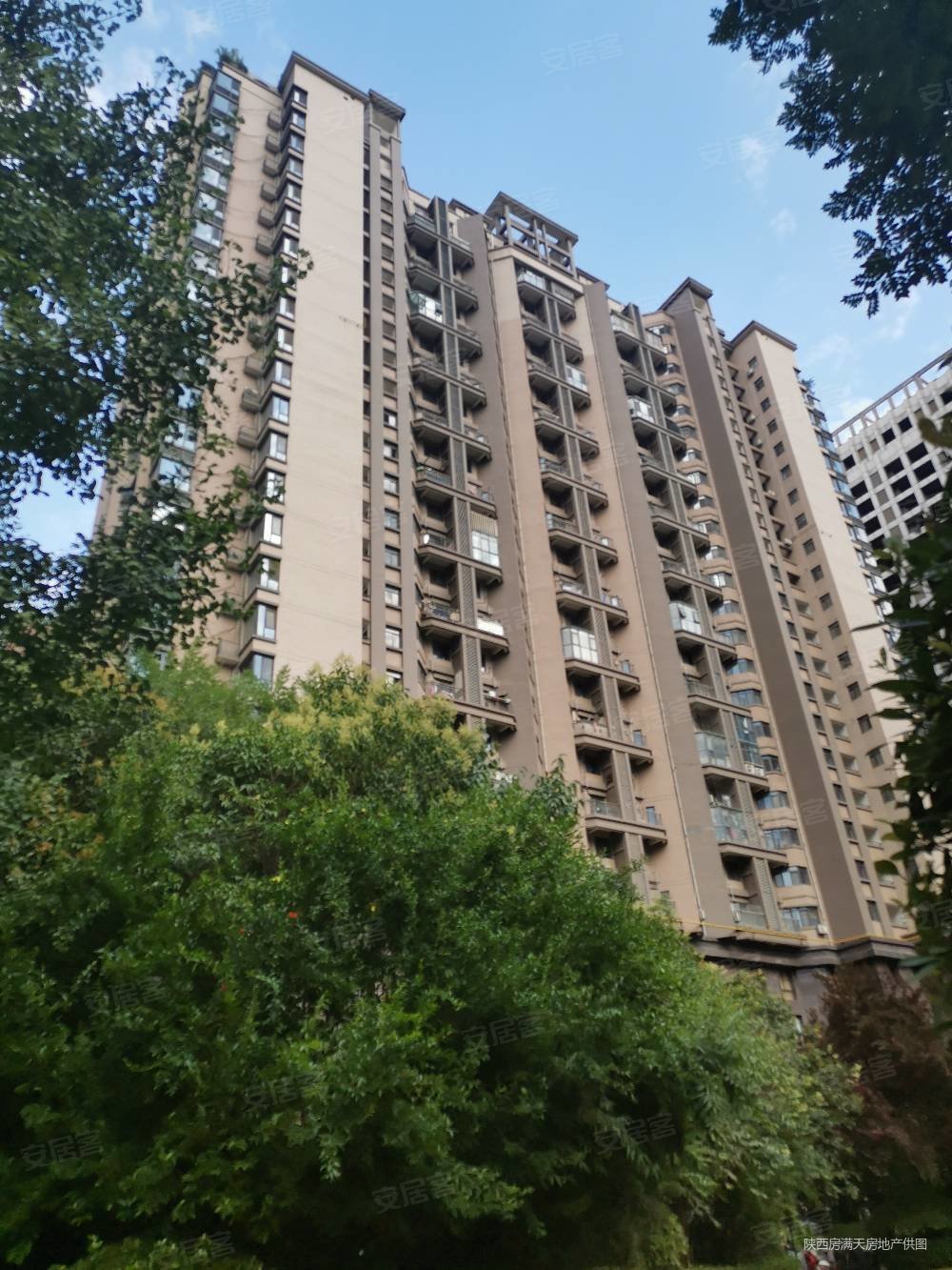 地铁口小区天朗蓝湖树标准一室一厅全网价格优势诚心卖价格可谈