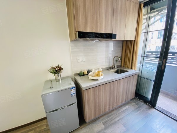 百鸽笼租房,百鸽笼 地铁站 大单间 带阳台 近万象汇 华润万家 深特变