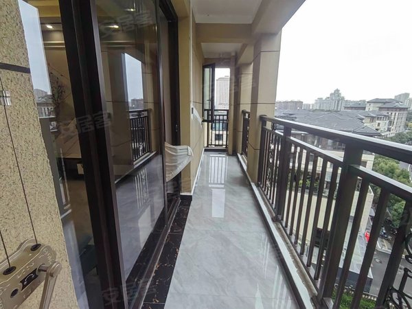 宁波慈溪慈溪银泰融创江景苑市区环球白金旁,精装带车位,民水民电,压