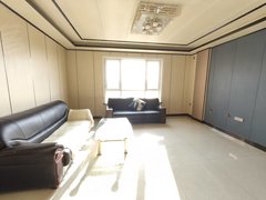 阿克苏阿克苏市阿克苏城区火车站旁 电梯房单间出租 月租一千 押金五百 包水电气出租房源真实图片