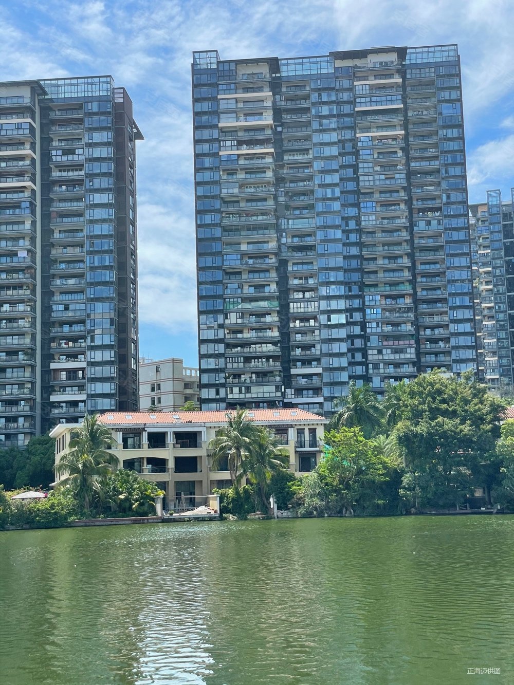 高尔夫球场旁楼楼结构高层湖景房3个大套房前后大阳台