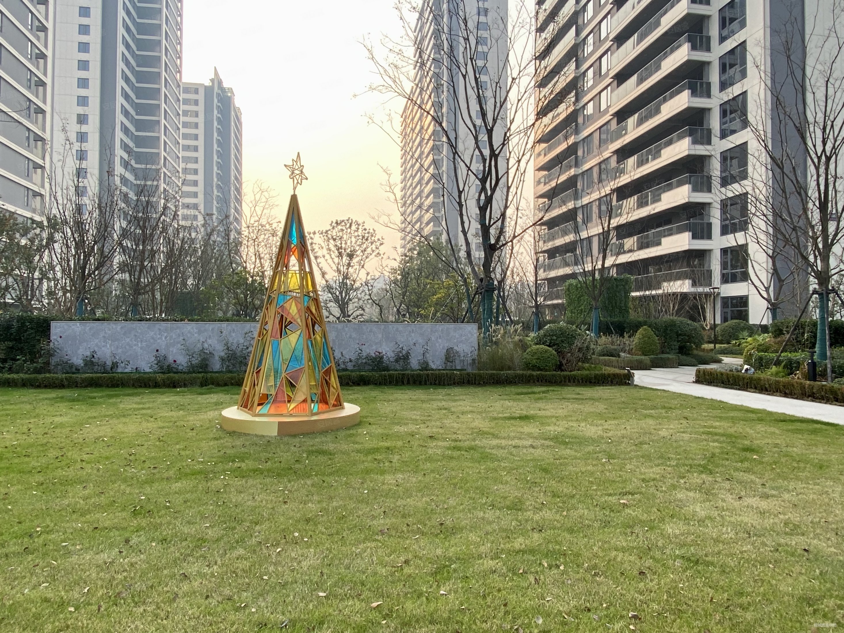 品质豪宅滨河鸣翠中庭大平层新出